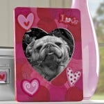 This simple heart frame is budget friendly and only takes a few minutes to make! Kids will love this idea - great for Valentine's Day!