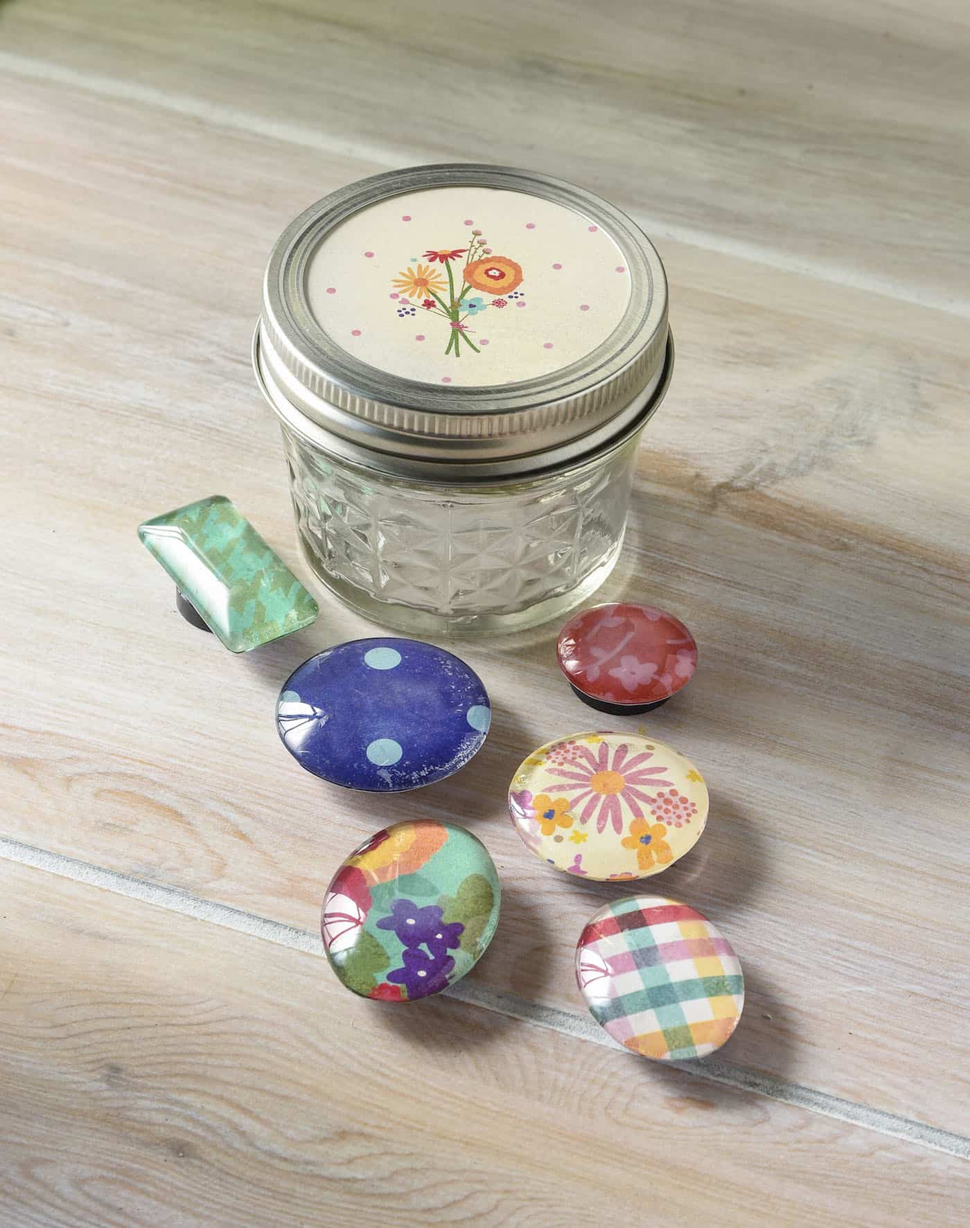 quick-handmade-gifts-diy-magnets-in-a-mason-jar-mod-podge-rocks