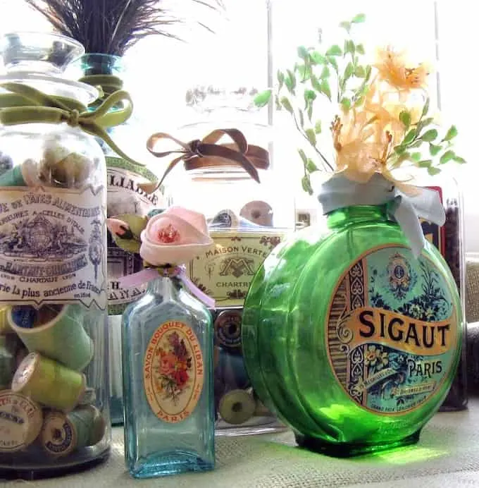 It's easy to get the vintage look in your home decor - decorate bottles with vintage inspired labels from The Graphics Fairy! Takes just a few minutes.