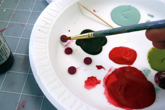 Painting wood buttons with Fuschia paint