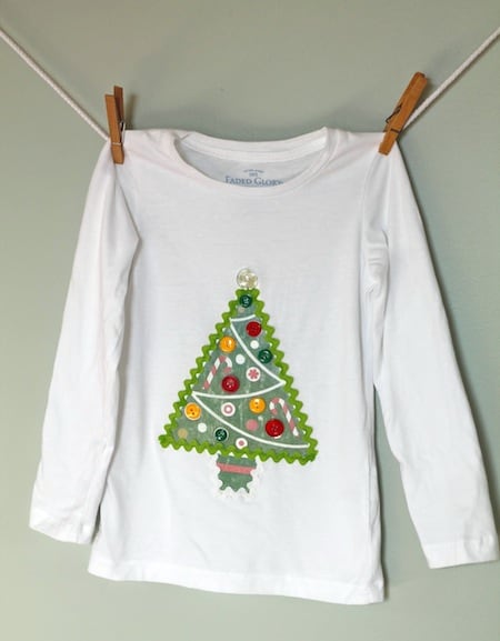Make this DIY Christmas shirt using Mod Podge photo transfer medium! It's a perfect option to make a cute wardrobe for your kids this holiday season.