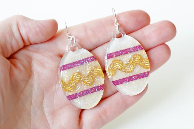 Easter egg craft - easy glitter earrings