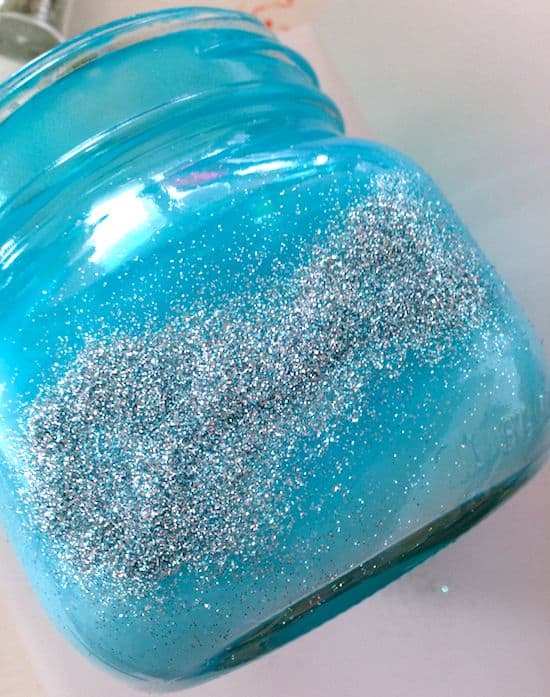 Glitter sprinklad på Mod Podge