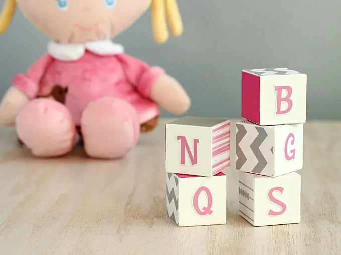 how to decorate wooden blocks