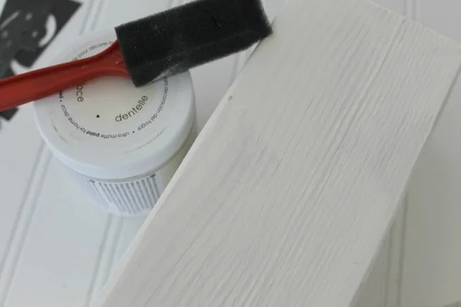 Paint a wood block with white chalk paint