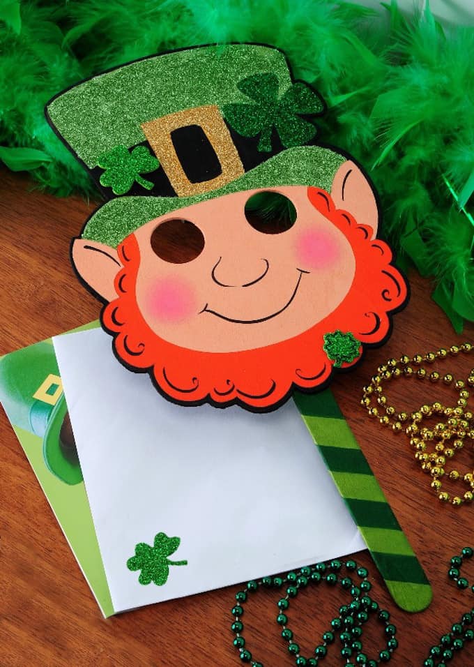 Echt dok bereik DIY Leprechaun Mask for St. Patrick's Day - Mod Podge Rocks