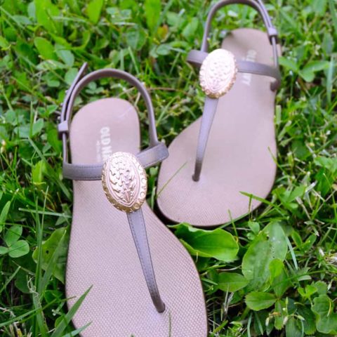 Get a simple pair of sandals and take them up a notch using Mod Melts and a medallion Mod Mold. From boring to fabulous!