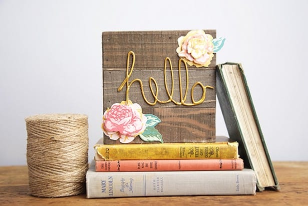 Flowers are so trendy right now, so instead of my usual fall sign that I hang every year, I decided to make a DIY welcome sign for my living room!
