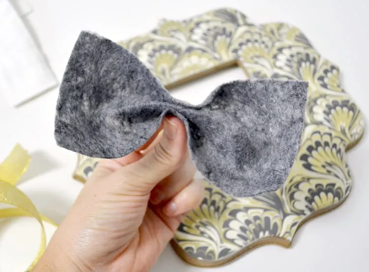 Pinching a rectangle of felt together to make a bow