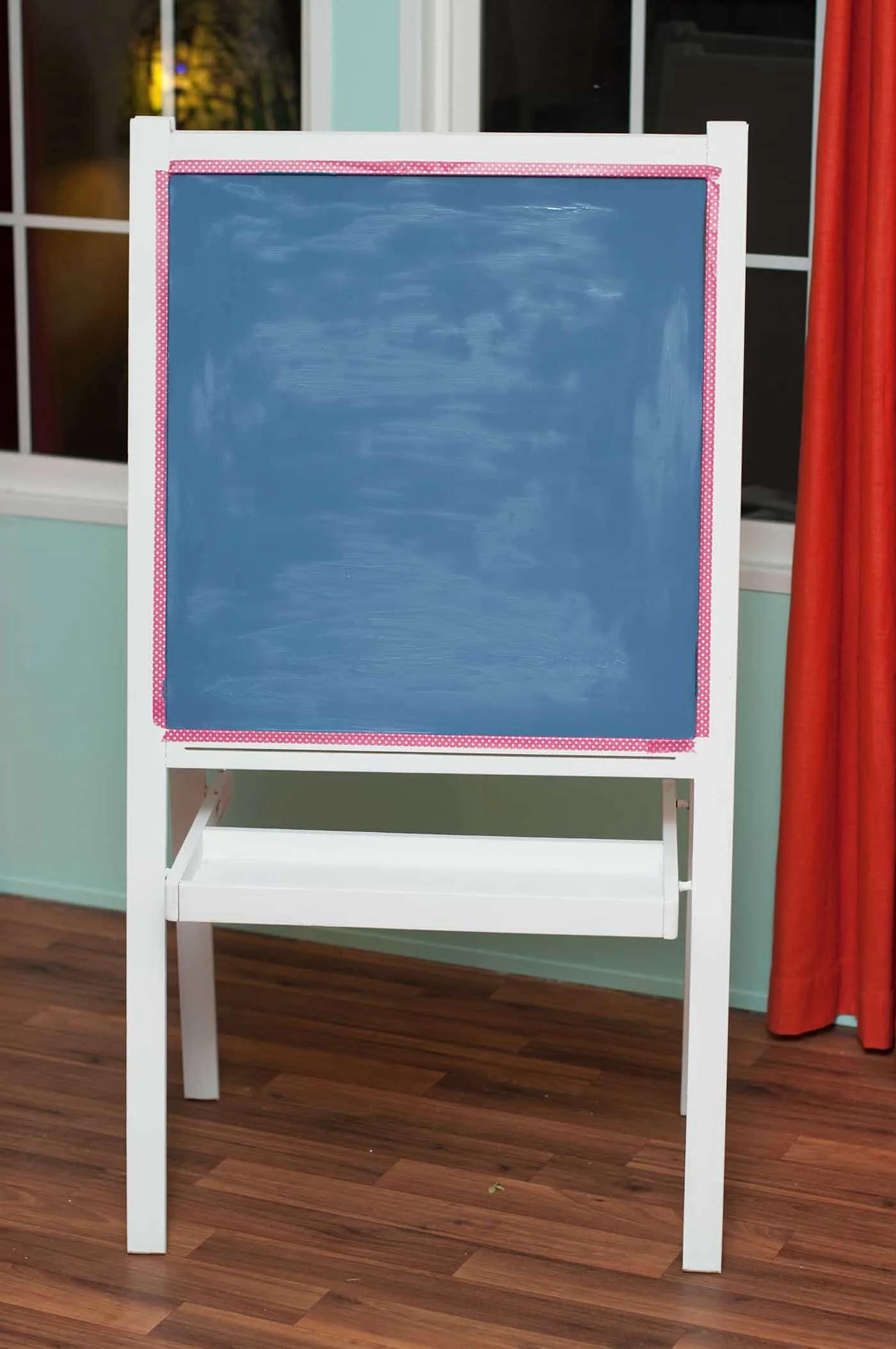Ikea Easel Makeover with Mod Podge 