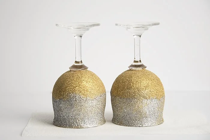 DIY glitter wine glasses