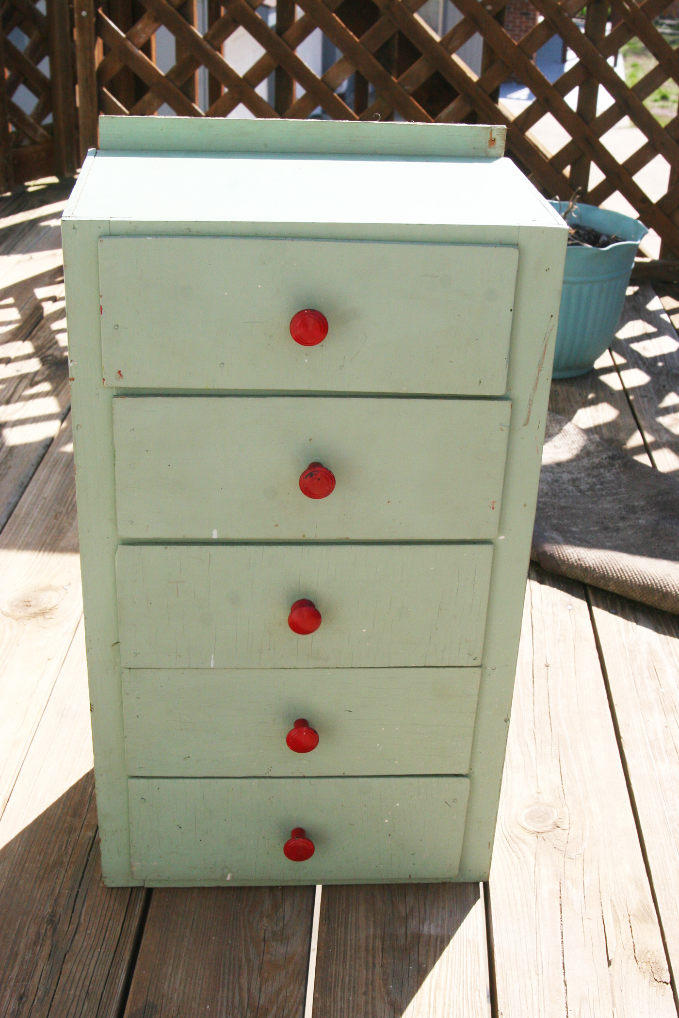 mod podge furniture