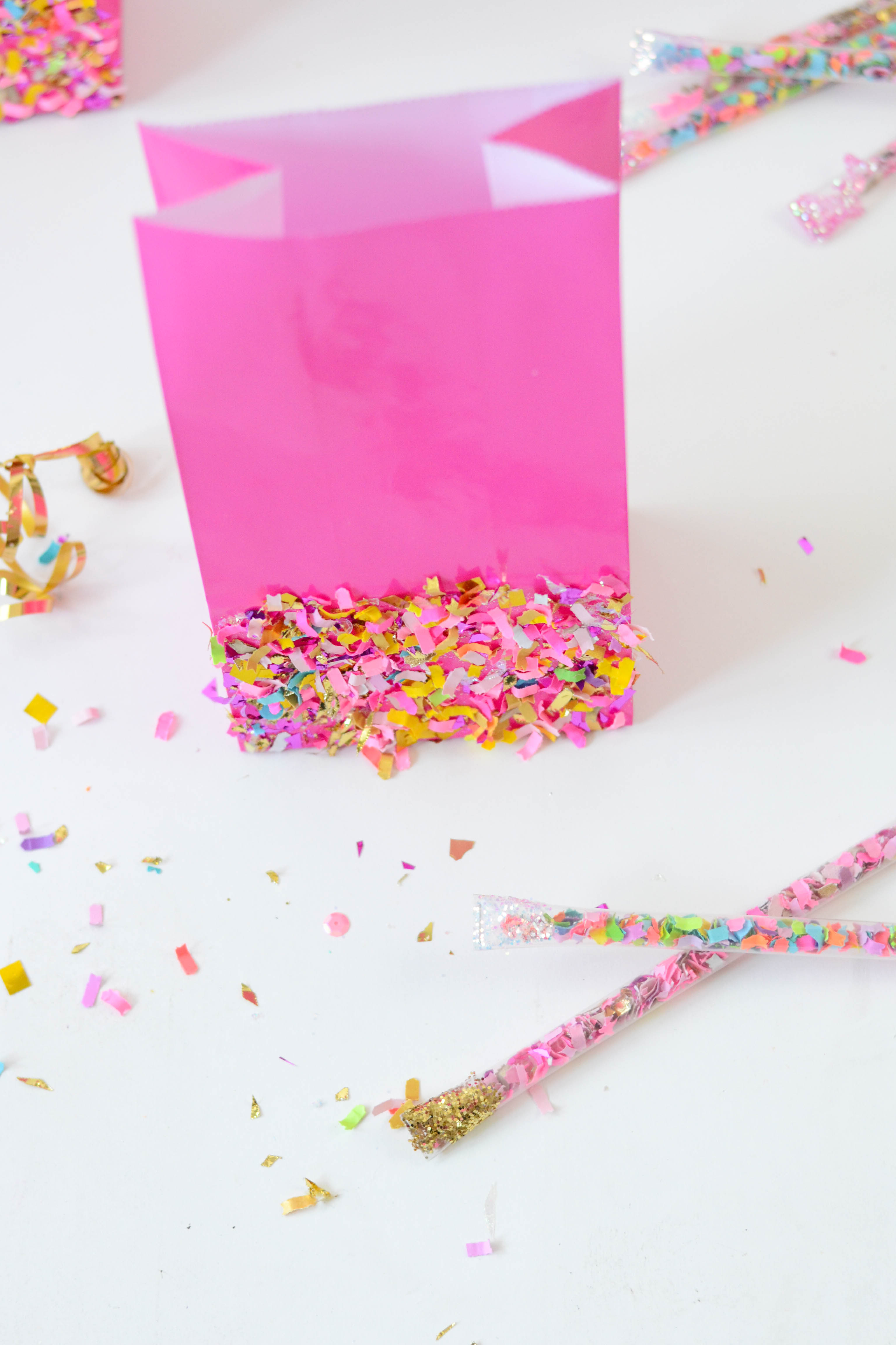 Confetti dipped DIY goodie bags - Mod Podge Rocks