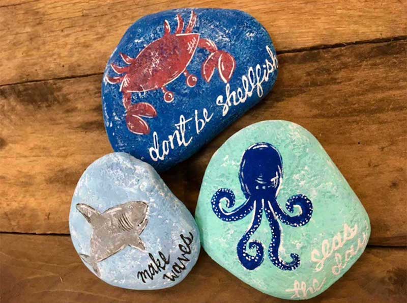 How to paint rocks with a beach theme