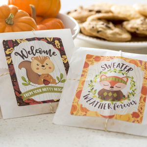 Celebrate autumn with these fun and sweet gifts for neighbors! They are so easy to assemble, and everyone will love them. Get free printables, too!