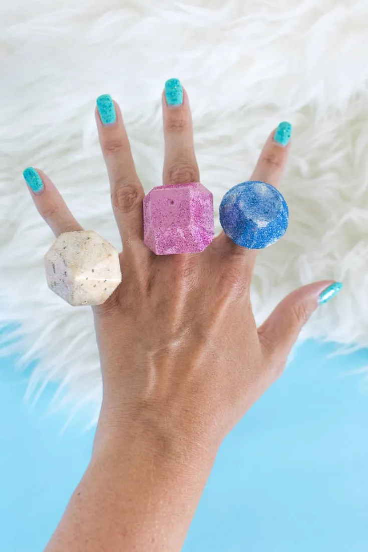 Use Mod Melts to create these fabulous and glittery gem rings. Make them for holidays, parties, dressing up . . . they are easy enough for even a kid to do!