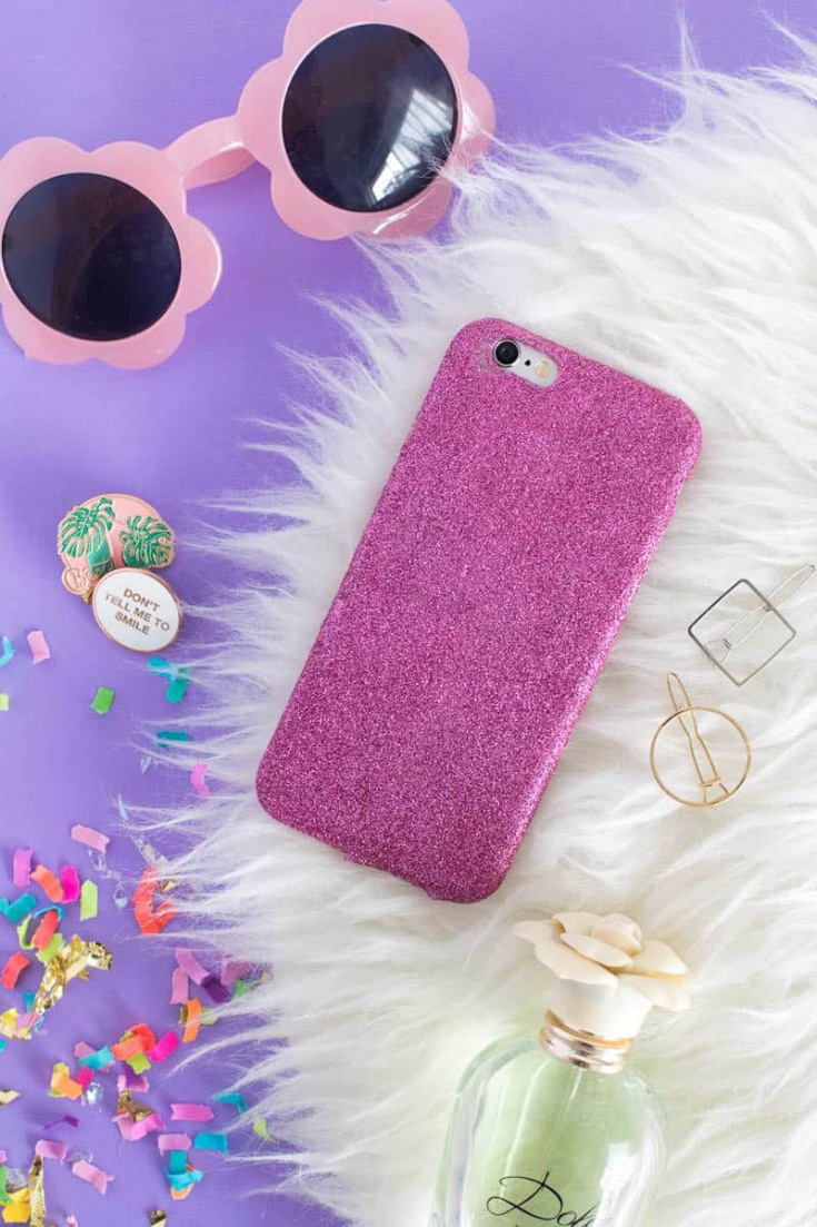 DIY phone case with glitter