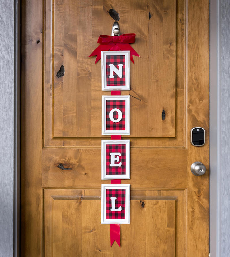 Farmhouse Christmas Door Decor With Duck Tape Mod Podge Rocks