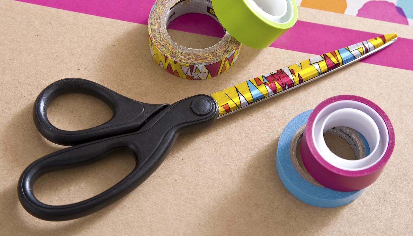 Decorating scissors with washi tape