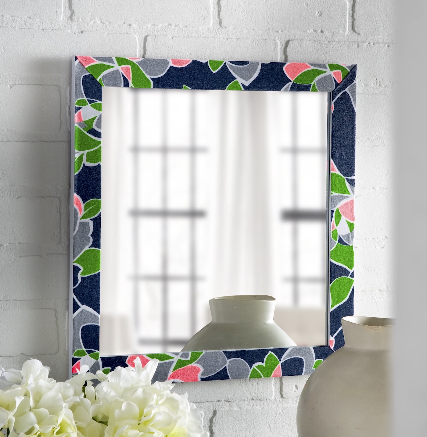 How to decorate a mirror frame