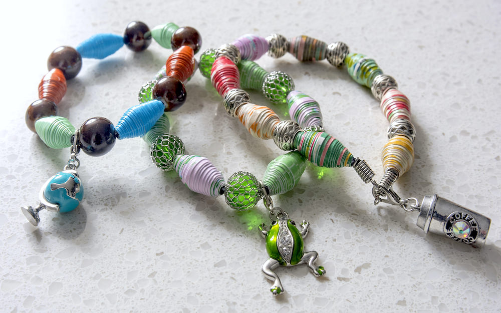 Step-by-step instructions for 40 Paper Bead Jewelry designs