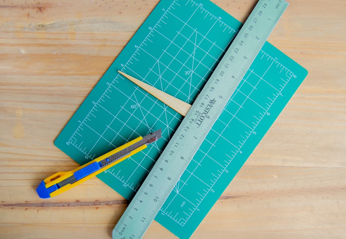 Cutting the stake part off of the chalkboard tag