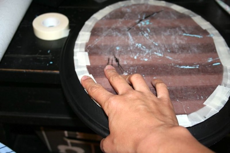 tape a plaque using stencil tape