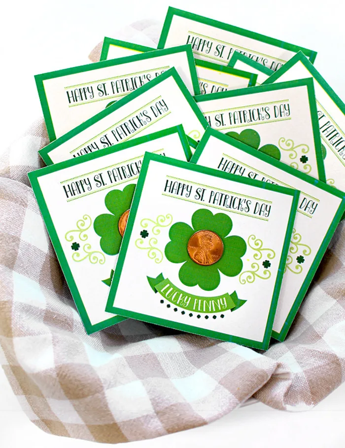 Free 'Happy St. Patrick's Day' printable sign - Green WIth Decor