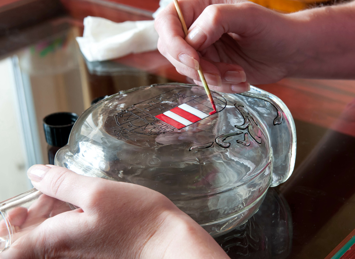 Hand-painting-a-design-on-a-glass-bottle