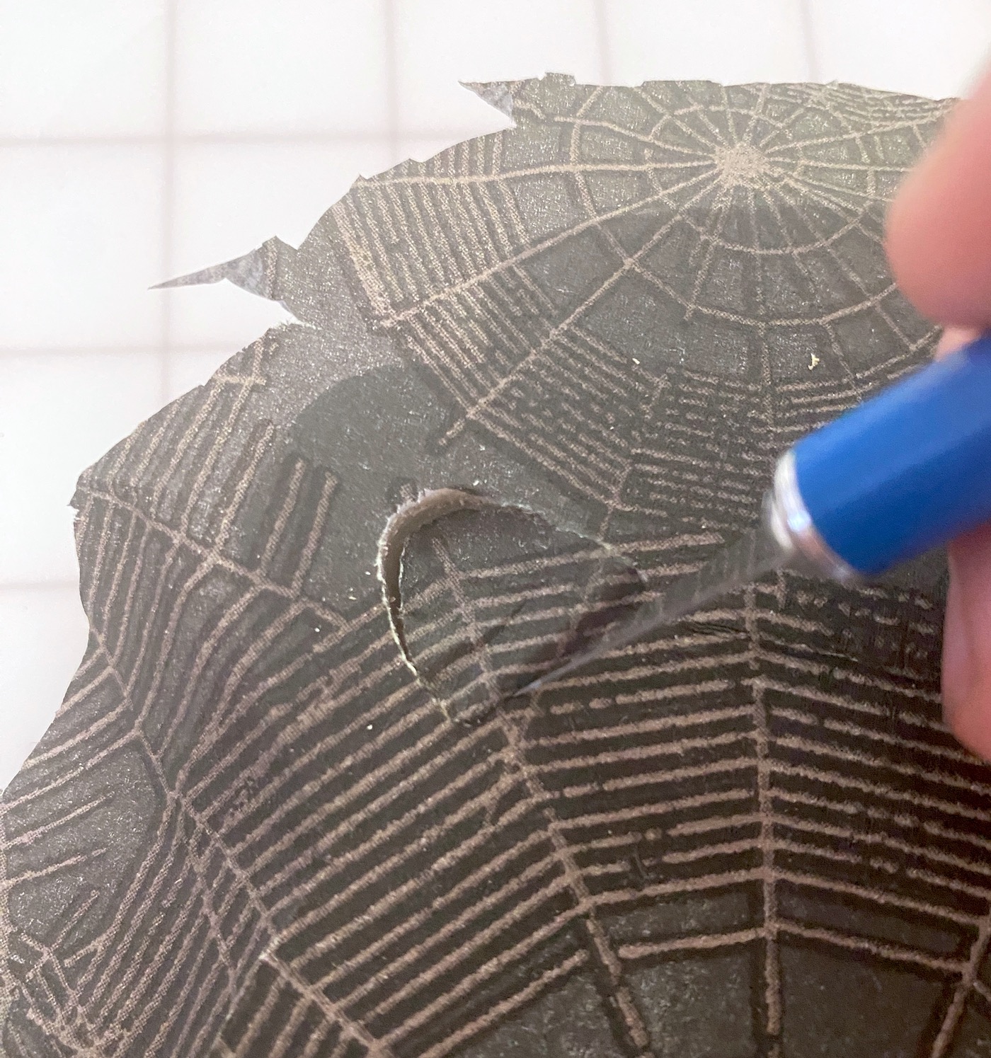 Cutting out napkin from small areas with a craft knife