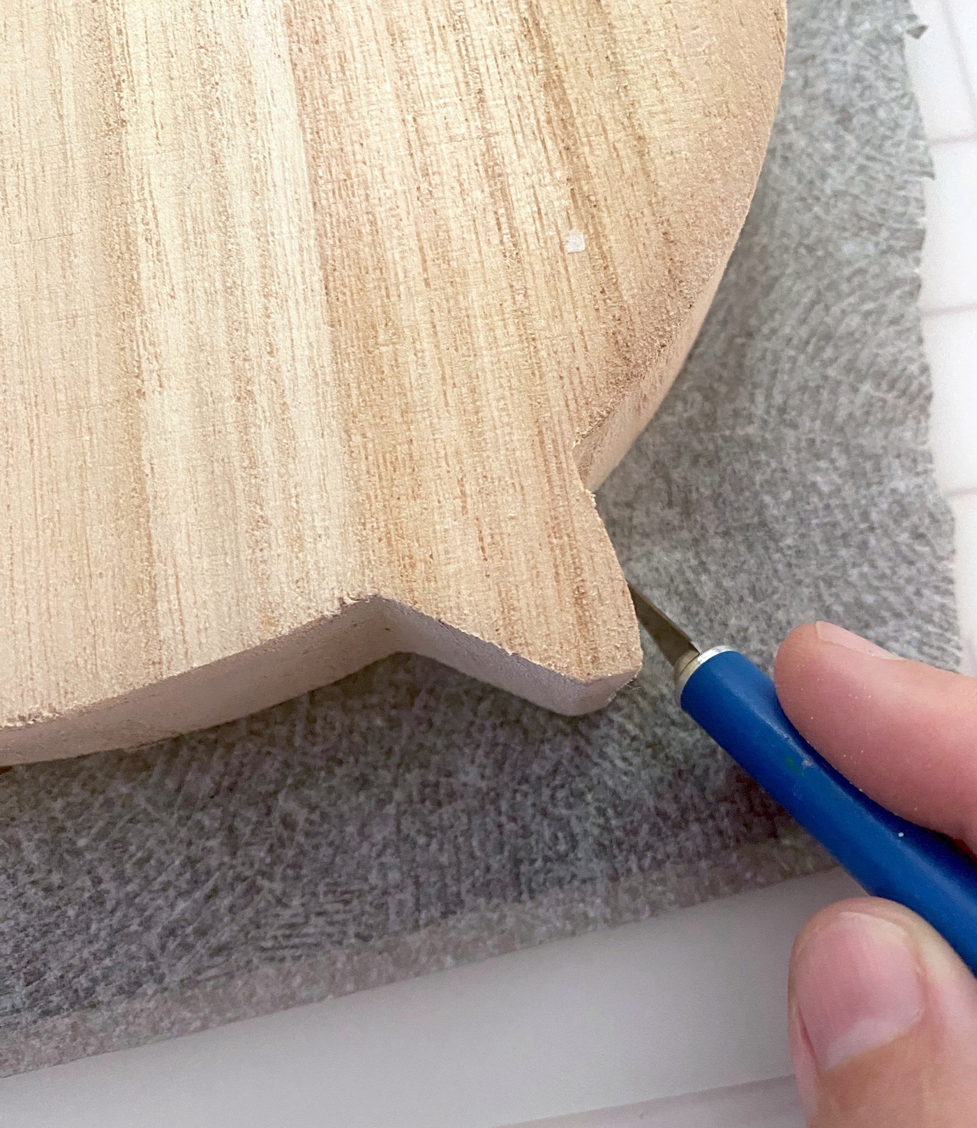 Trimming napkin from around the cauldron cutout